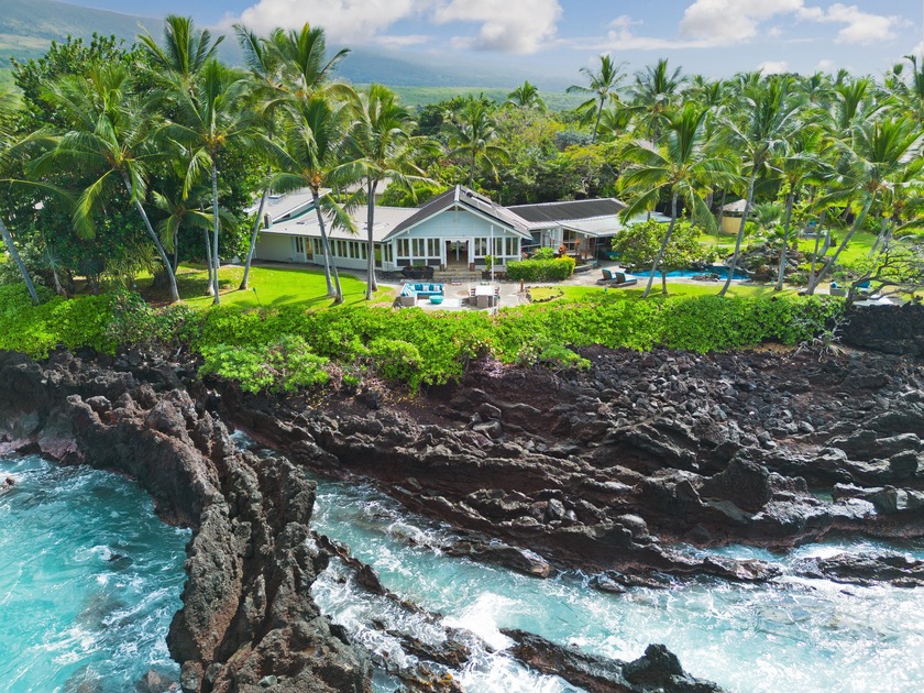 A singular piece of Old Hawaii in a rarely attainable-and - Beach Home for sale in Kealakekua, Hawaii on Beachhouse.com