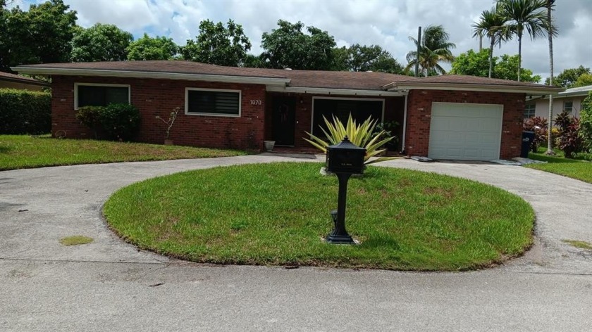 Beautiful home, 3 bedrooms, 2 baths with brand new windows and - Beach Home for sale in Miami, Florida on Beachhouse.com