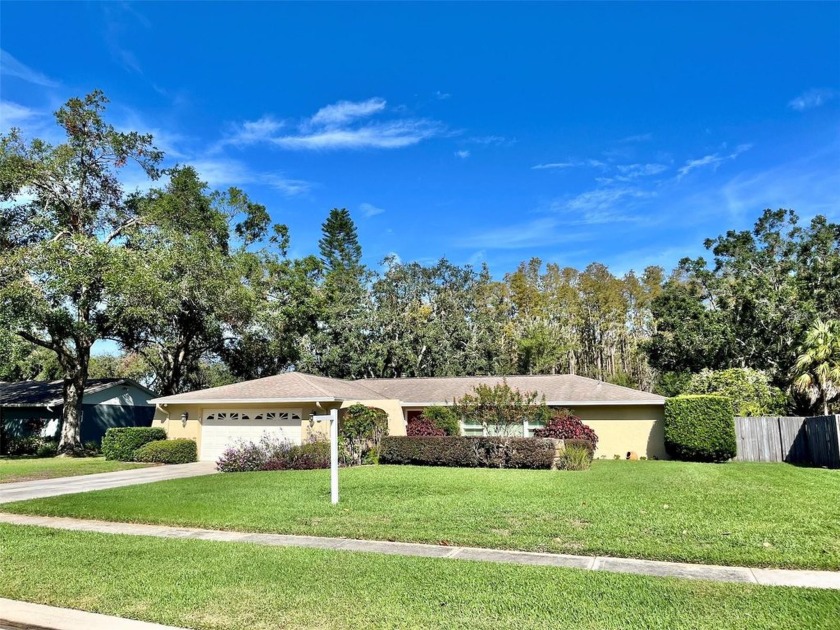 Welcome to your stunning Carrollwood oasis! Nestled on a - Beach Home for sale in Tampa, Florida on Beachhouse.com