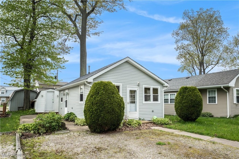 Looking for that cute summer cottage with Lake Erie access? - Beach Home for sale in Ashtabula, Ohio on Beachhouse.com