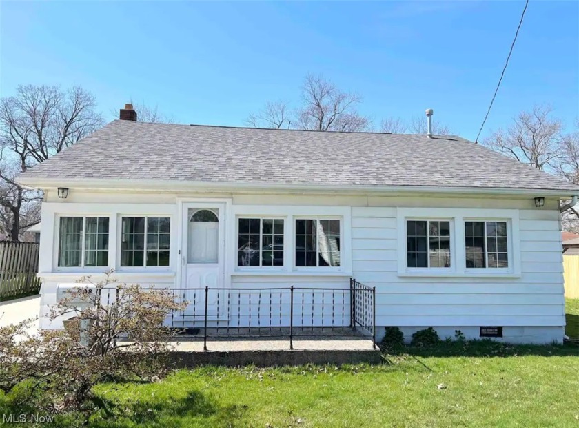 Prepare to be wowed by this beautiful, completely remodeled and - Beach Home for sale in Willoughby, Ohio on Beachhouse.com