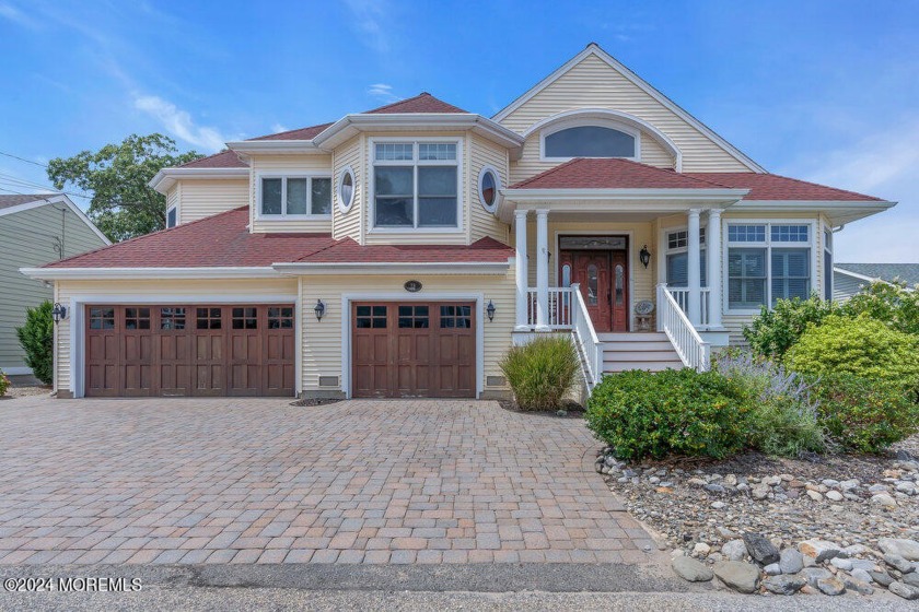 Here you have it! Dramatic two and a half story foyer, open - Beach Home for sale in Brick, New Jersey on Beachhouse.com