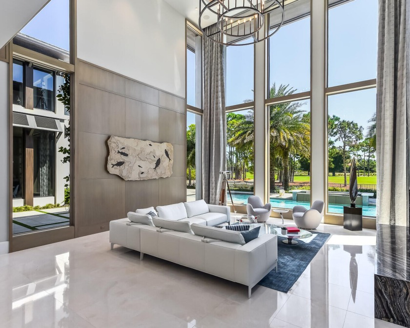 Exquisitely designed, this contemporary residence is the height - Beach Home for sale in Palm Beach Gardens, Florida on Beachhouse.com