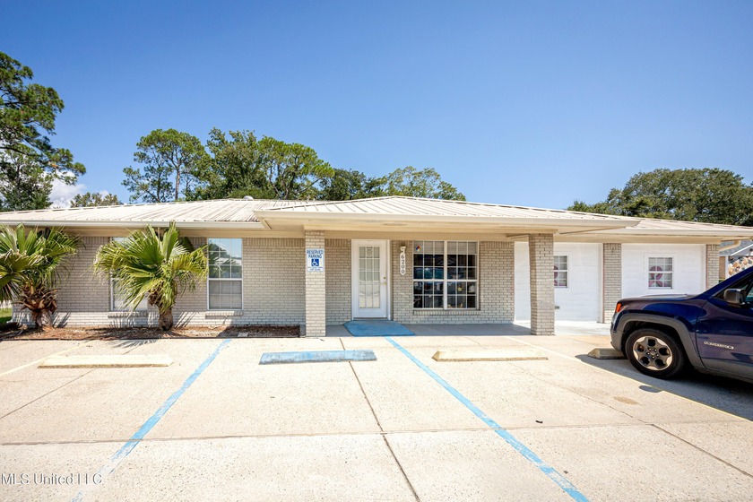 **Excellent Investment Opportunity - Prime Location with Tenant - Beach Commercial for sale in Ocean Springs, Mississippi on Beachhouse.com