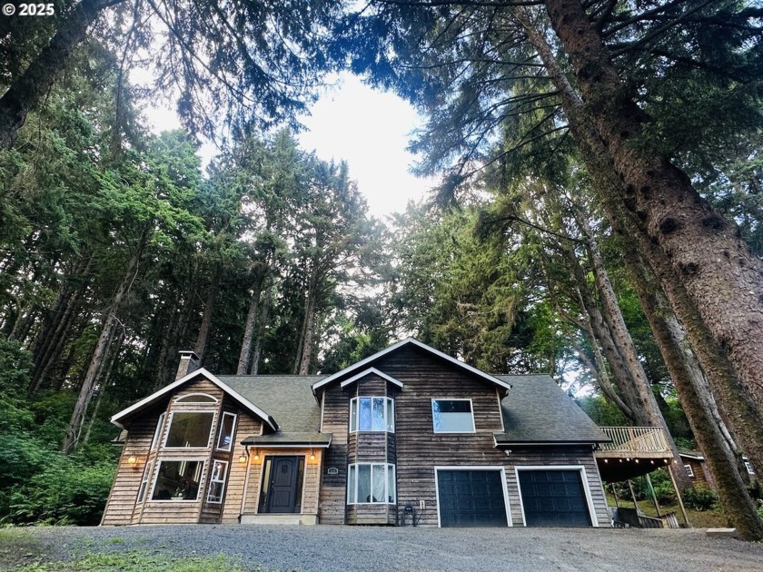 Discover coastal bliss at this Cannon Beach home, just a - Beach Home for sale in Cannon Beach, Oregon on Beachhouse.com