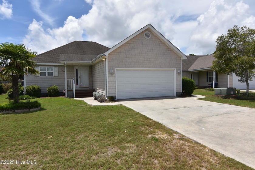 A Beautiful three bedroom, two bath home with fenced back yard - Beach Home for sale in Wilmington, North Carolina on Beachhouse.com