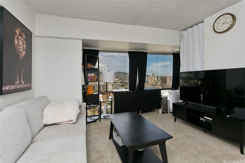 GREAT VALUE!  Only FS Studio in town with a stall under 220K - Beach Condo for sale in Honolulu, Hawaii on Beachhouse.com