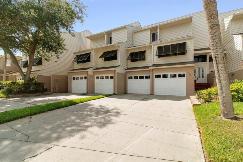 Welcome to your dream townhome that overlooks the 17th green of - Beach Townhome/Townhouse for sale in Clearwater, Florida on Beachhouse.com