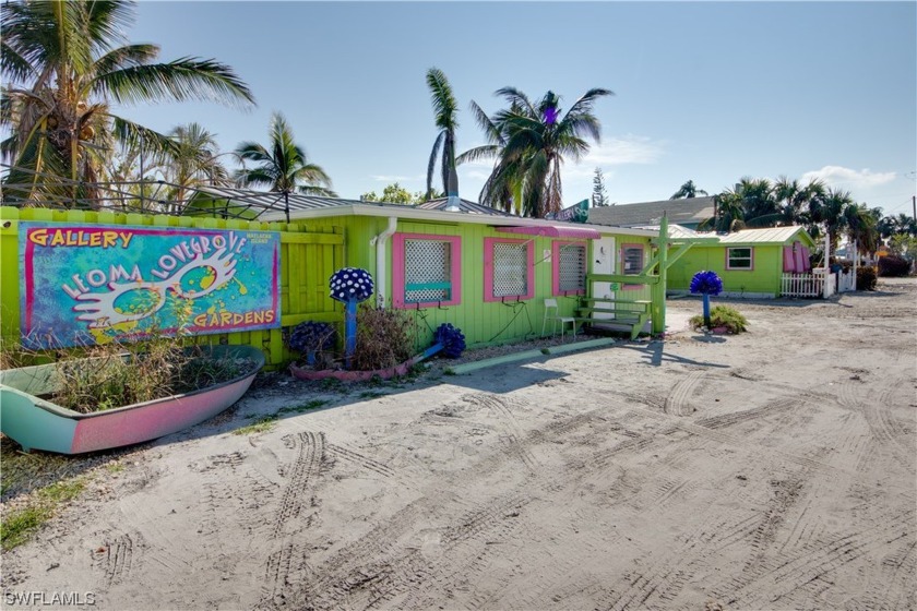 An ICONIC compound that has been the heart of Matlacha for years - Beach Commercial for sale in Matlacha, Florida on Beachhouse.com