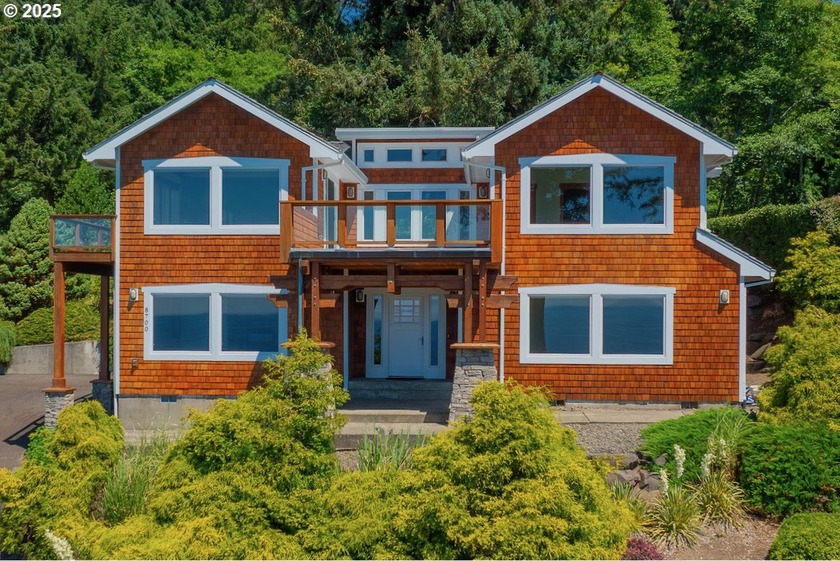 A vista lover's dream in Neahkahnie Meadow. Enjoy breathtaking - Beach Home for sale in Manzanita, Oregon on Beachhouse.com