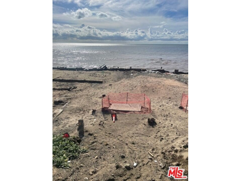 This Las Tunas beach lot is a fantastic very deep, well - Beach Lot for sale in Malibu, California on Beachhouse.com