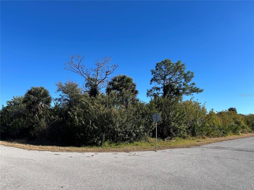 OVERSIZED CORNER LOT, NO FLOOD zone with no HOA or deed - Beach Lot for sale in Port Charlotte, Florida on Beachhouse.com