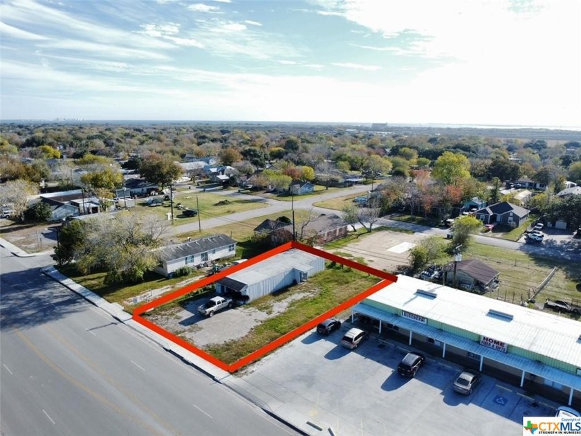 Commercial building on 2 lots on Austin Street. The 1,725 square - Beach Commercial for sale in Port Lavaca, Texas on Beachhouse.com