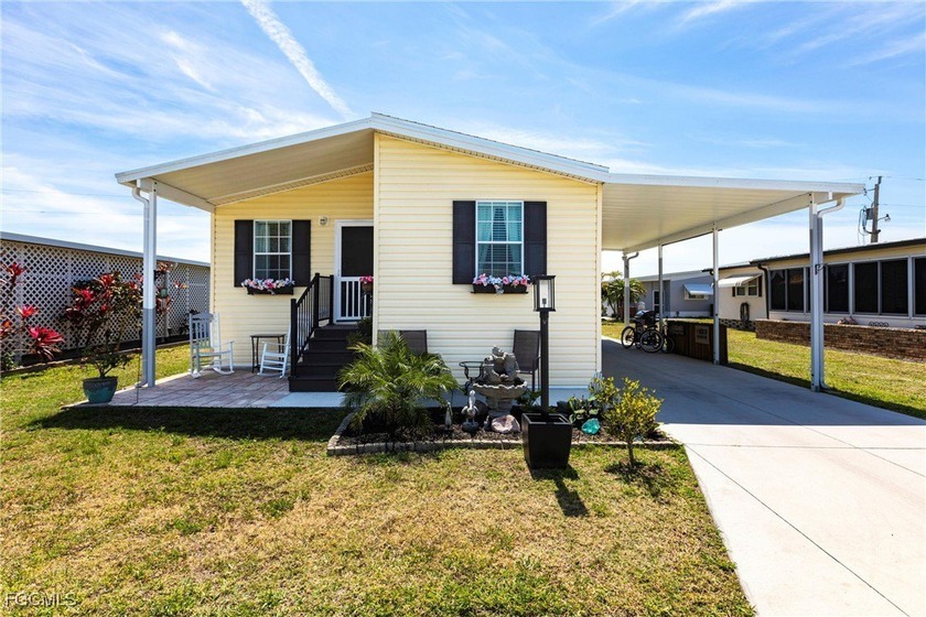 Live the Lake Arrowhead Lifestyle - Beautiful 2/2 Jacobson Home - Beach Home for sale in North Fort Myers, Florida on Beachhouse.com