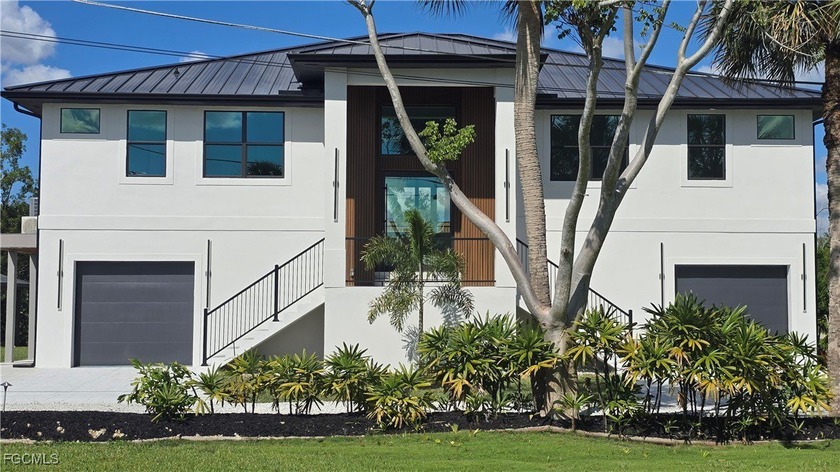 Stunning NEW construction gulf access home on an oversized 0 - Beach Home for sale in Fort Myers, Florida on Beachhouse.com