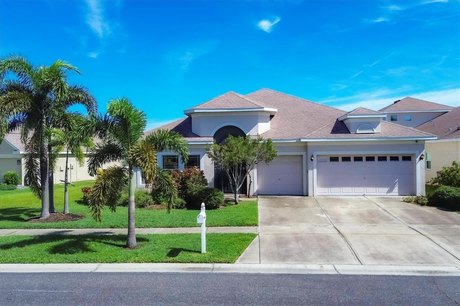 Corner property in a Gated community.... Well managed HOA with - Beach Home for sale in Ruskin, Florida on Beachhouse.com