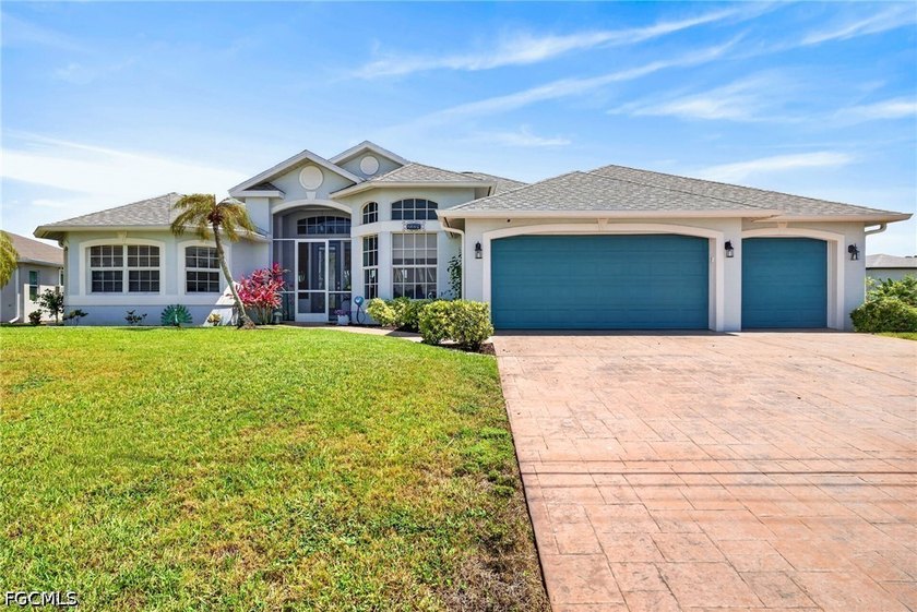 MOTIVATED SELLER! Beautiful southern exposure waterfront - Beach Home for sale in Cape Coral, Florida on Beachhouse.com
