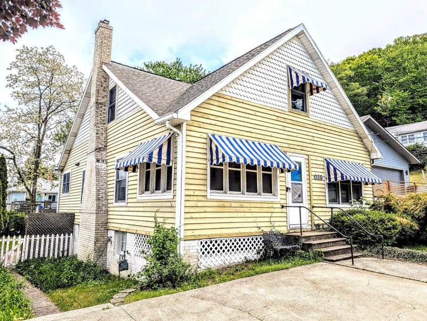 Here it is -- the perfect beach cottage!Just a few steps to the - Beach Home for sale in Michigan City, Indiana on Beachhouse.com