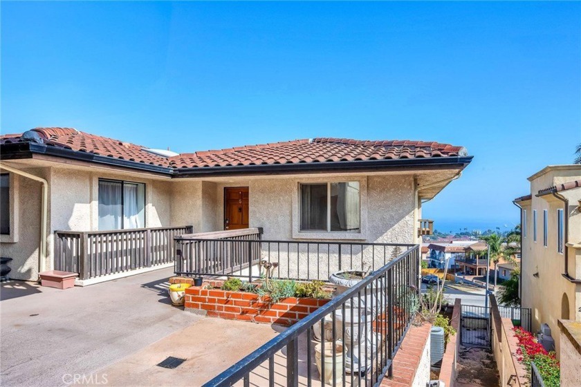 This charming townhome is nestled in a highly desirable South - Beach Townhome/Townhouse for sale in San Pedro, California on Beachhouse.com