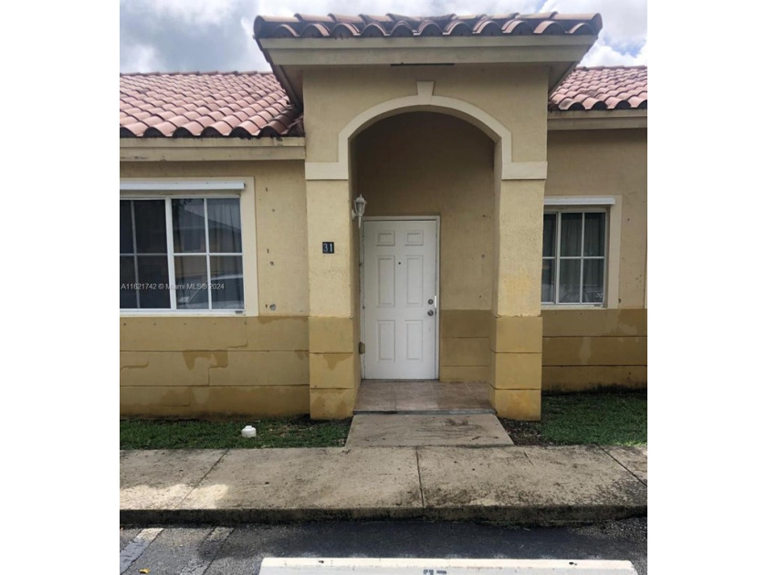 2 bedroom 2 bath one story condo/townhome.  The property - Beach Townhome/Townhouse for sale in Homestead, Florida on Beachhouse.com