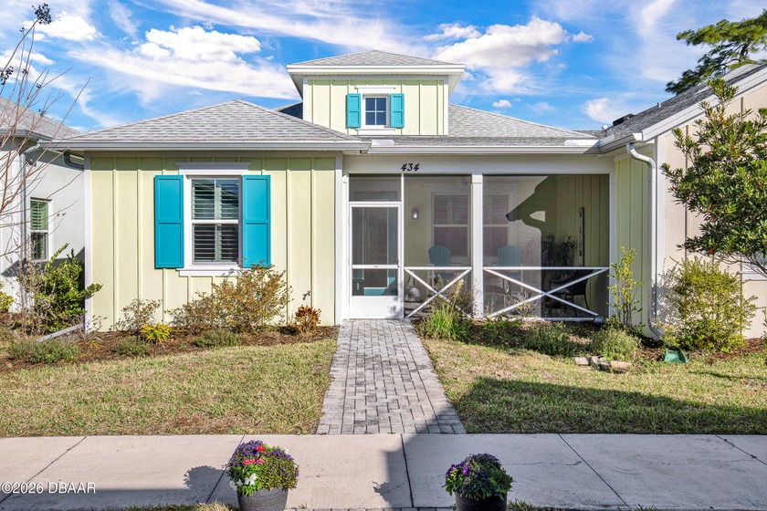 Beautiful Turn-Key Camellia Cottage offering 2 bedrooms, 2 baths - Beach Home for sale in Daytona Beach, Florida on Beachhouse.com