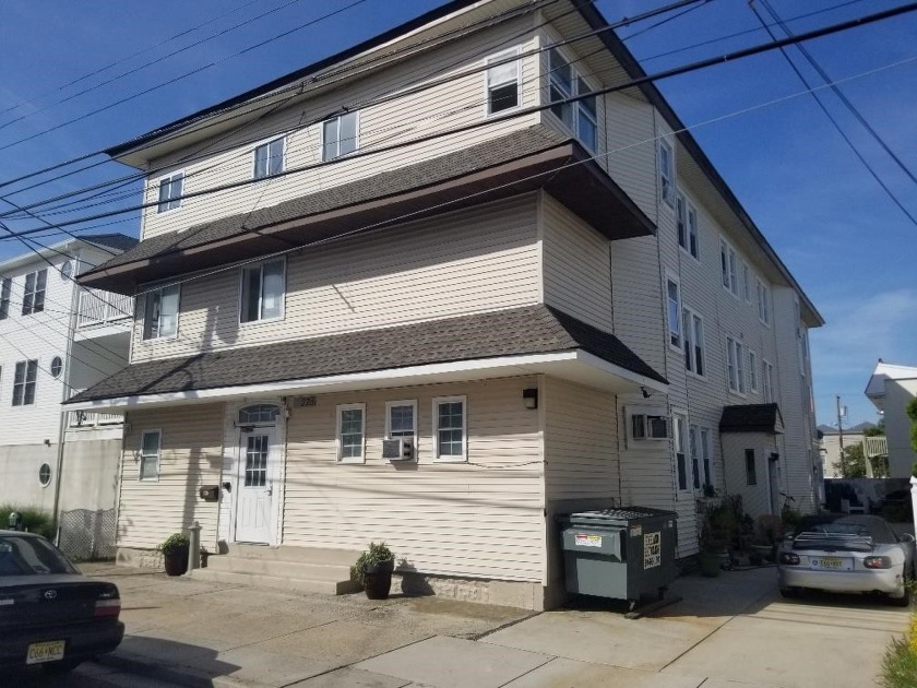 Owner Financing available to qualified Buyers.   WILDWOOD - Beach Apartment for sale in Wildwood, New Jersey on Beachhouse.com