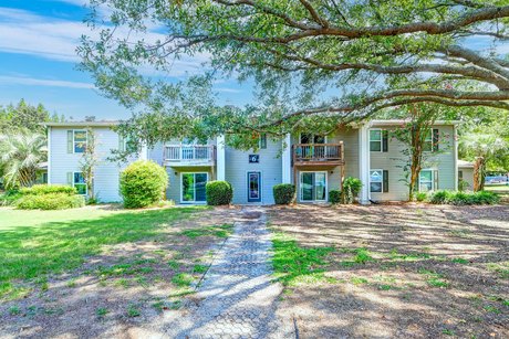 Have you been searching for a move-in ready condo in a prime - Beach Home for sale in Charleston, South Carolina on Beachhouse.com