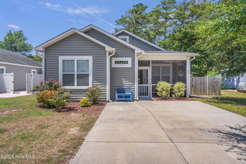 Welcome to 207 NE 67th Street, Oak Island - a warm and inviting - Beach Home for sale in Oak Island, North Carolina on Beachhouse.com