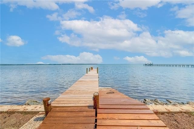 2 bedroom with a loft (can be 3rd bedroom) home with 0.5 acre - Beach Home for sale in Gloucester Point, Virginia on Beachhouse.com