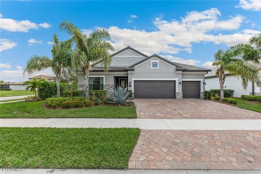 Unbeatable Value Meets Luxury! This gorgeous Summerwood floor - Beach Home for sale in Fort Myers, Florida on Beachhouse.com