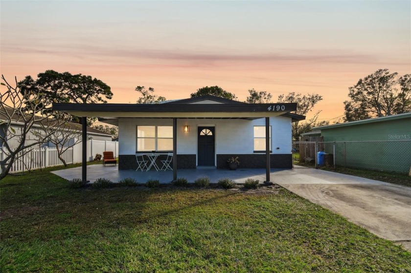 Beautifully renovated home not in flood zone, does not require - Beach Home for sale in Pinellas Park, Florida on Beachhouse.com