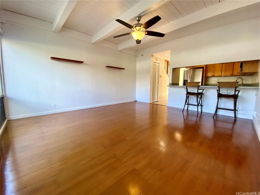 Spacious, clean 2 bed/1.5 bath/2 parking (open), centrally - Beach Condo for sale in Honolulu, Hawaii on Beachhouse.com