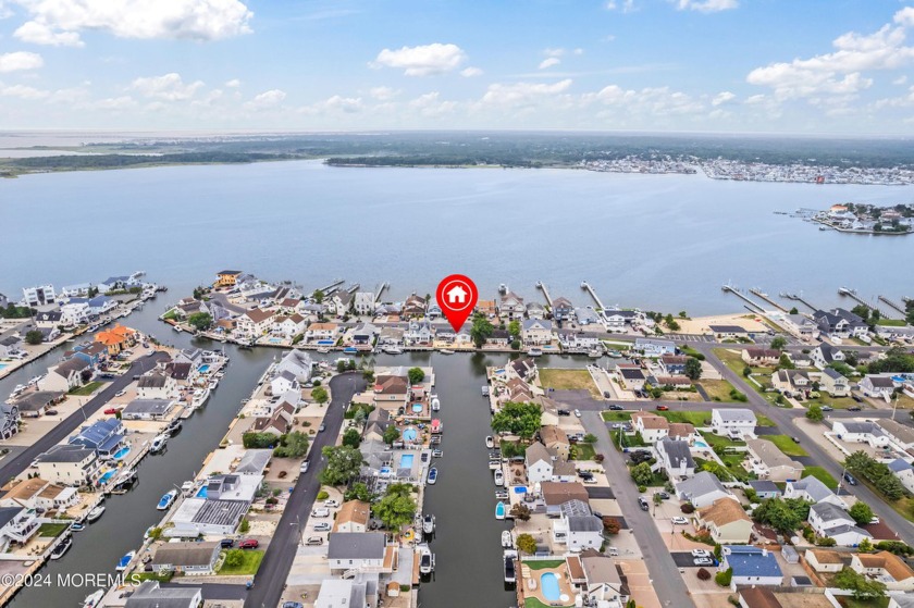 This waterfront ranch in the desirable Silverton area of Toms - Beach Home for sale in Toms River, New Jersey on Beachhouse.com