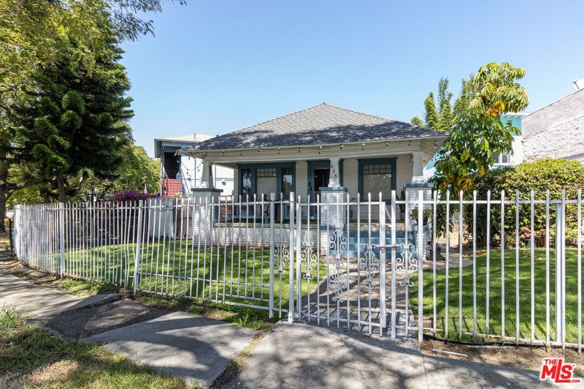 Charming 1907 Craftsman home in prime Venice location just a few - Beach Home for sale in Venice, California on Beachhouse.com