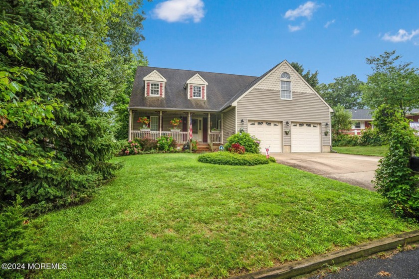 Welcome to this immaculate, custom-built home in Great 08087! - Beach Home for sale in Little Egg Harbor, New Jersey on Beachhouse.com