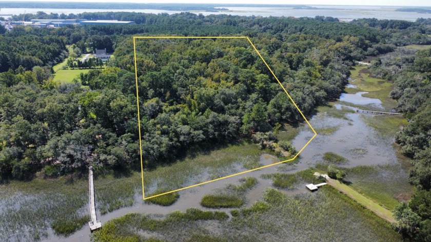 Great 8.39 acre property backing up to the marsh on Yonges - Beach Acreage for sale in Hollywood, South Carolina on Beachhouse.com
