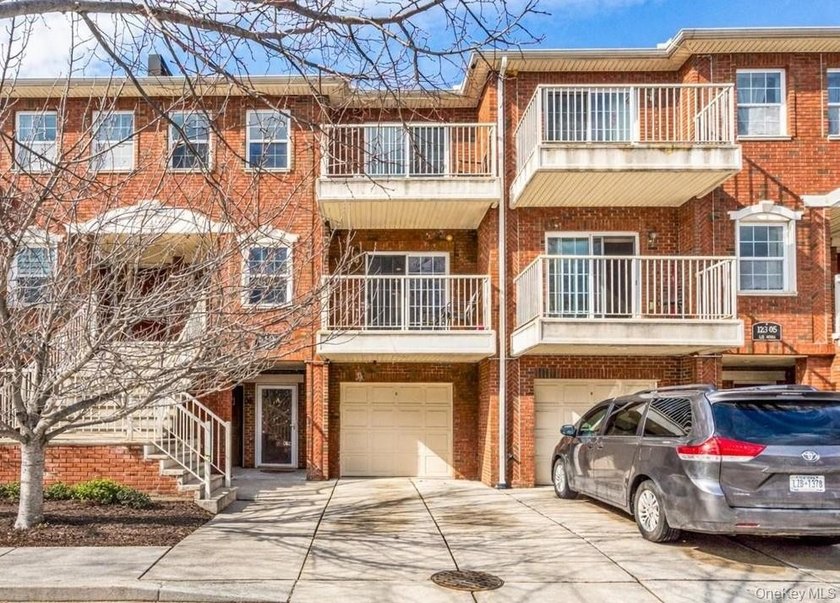 Great Location! Spacious 2-Bedroom Condo with partial views of - Beach Condo for sale in College Point, New York on Beachhouse.com