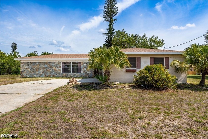 Investor special with serious upside in the heart of Fort Myers - Beach Home for sale in Fort Myers, Florida on Beachhouse.com