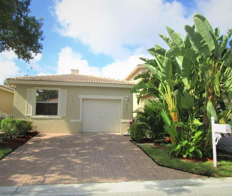 WOW! AMAZING WATERFRONT 3 BEDROOM 2 BATH VILLA WITH GARAGE WITH - Beach Home for sale in West Palm Beach, Florida on Beachhouse.com