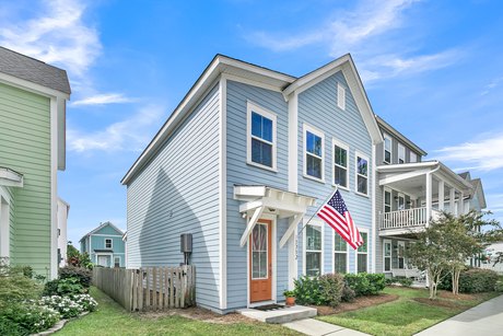 Take a look at this beautiful baby-blue dream home in the highly - Beach Home for sale in North Charleston, South Carolina on Beachhouse.com