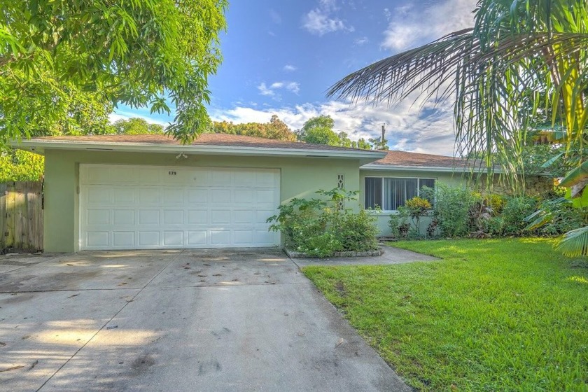 Bring your suitcases and move into this hidden oasis in the - Beach Home for sale in Boynton Beach, Florida on Beachhouse.com