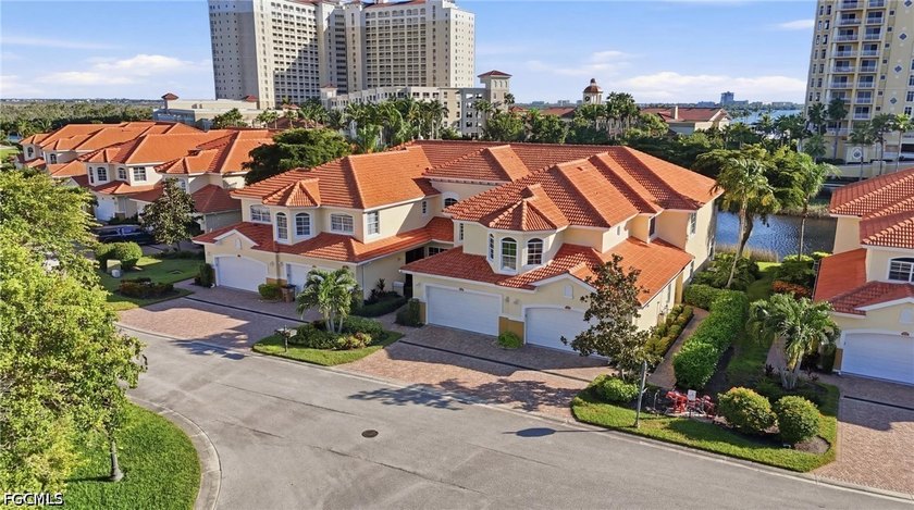 Lakefront condo in the gated boating community of Tarpon Point - Beach Condo for sale in Cape Coral, Florida on Beachhouse.com