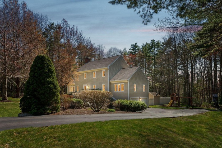 Coastal Maine living at its best in coveted Windsor Pines! This - Beach Home for sale in Scarborough, Maine on Beachhouse.com