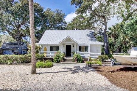 Welcome to 119 E Indian Ave, a beautifully preserved beach - Beach Home for sale in Folly Beach, South Carolina on Beachhouse.com