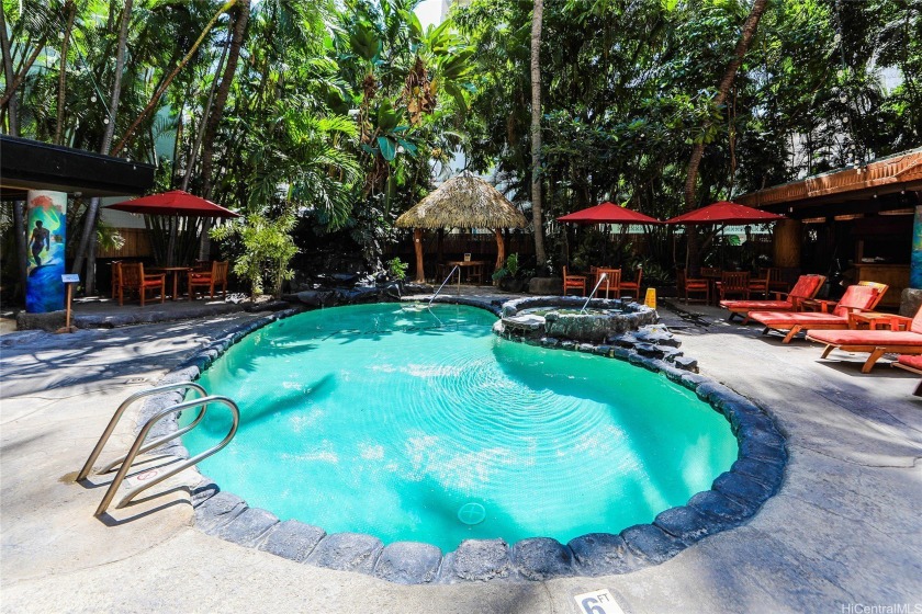 One of the largest studios facing the pool, with a full kitchen - Beach Condo for sale in Honolulu, Hawaii on Beachhouse.com