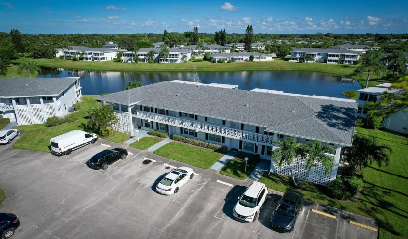 Enjoy the breathtaking lake views from this spacious and - Beach Condo for sale in Delray Beach, Florida on Beachhouse.com