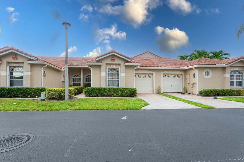 Welcome to this spacious and beautifully updated 2-bedroom - Beach Home for sale in Boynton Beach, Florida on Beachhouse.com