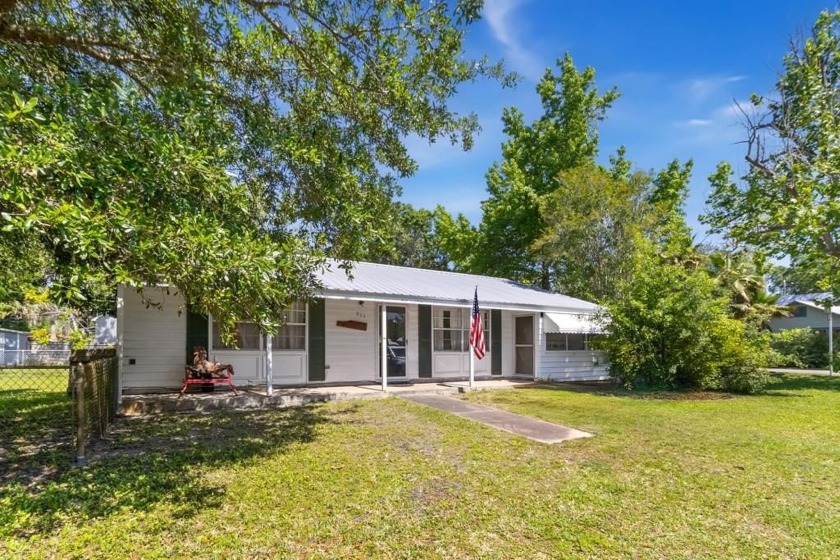 Apalachicola North Historic District cottage on corner lot with - Beach Home for sale in Apalachicola, Florida on Beachhouse.com