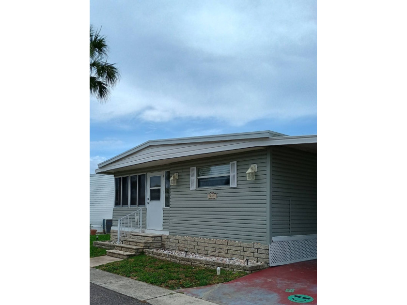 TURN KEY, MOVE IN READY! SEE HOME MAKE OFFER! High and Dry in - Beach Home for sale in Largo, Florida on Beachhouse.com