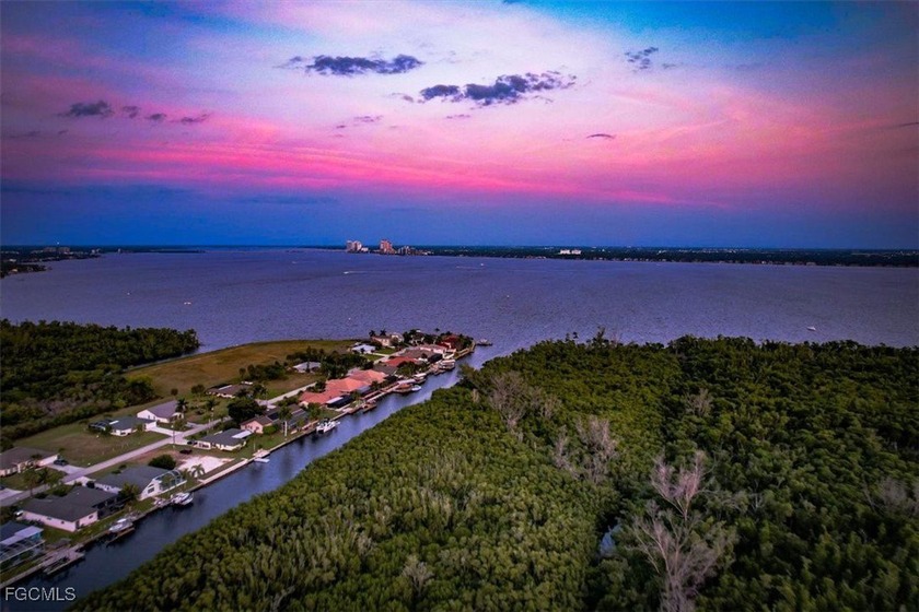 Welcome to Island Cove of Cape Coral-where a true BOATER'S - Beach Condo for sale in Cape Coral, Florida on Beachhouse.com